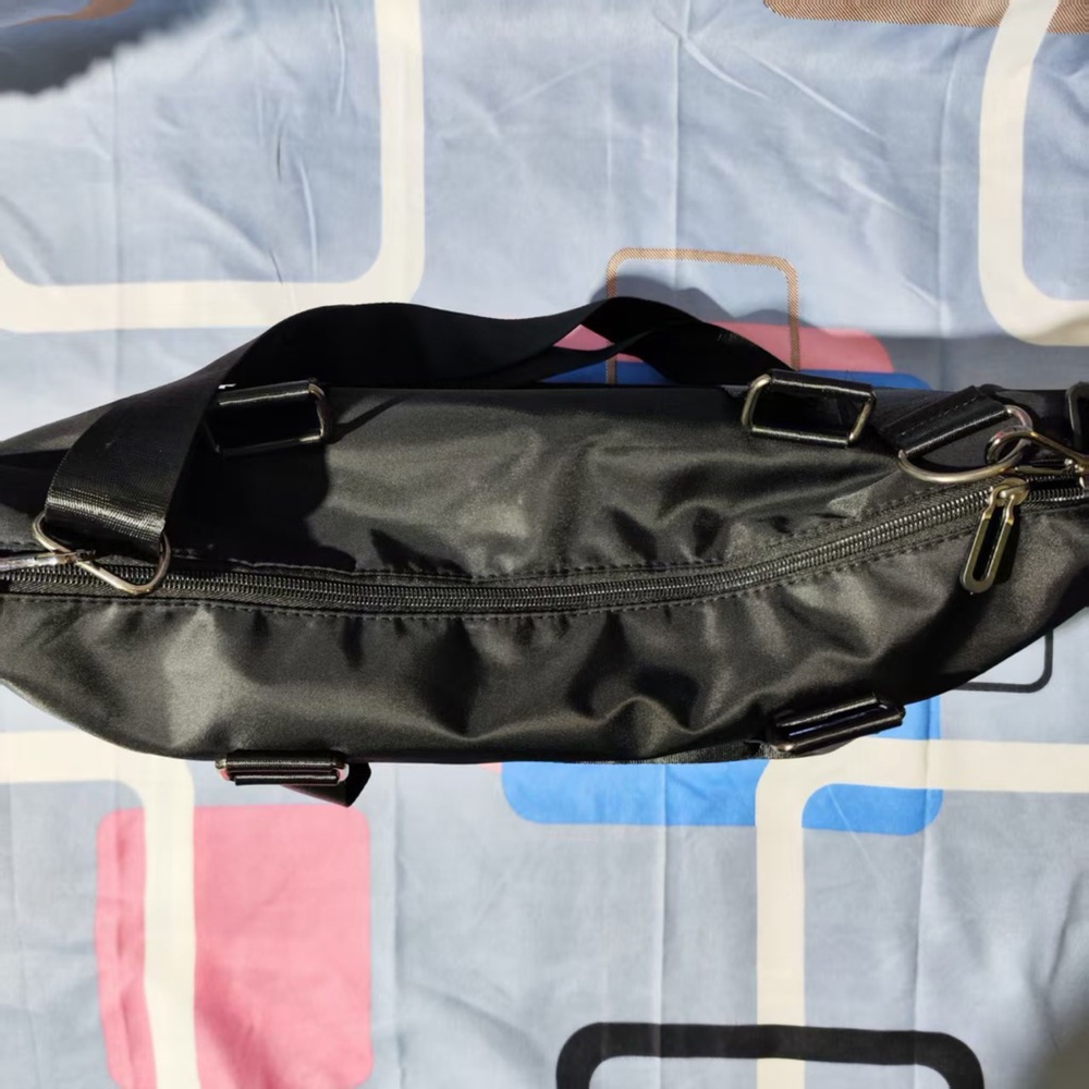 🏖️ Outdoor black large capacity ALO YOGA shoulder bag, very useful - Picture 5 of 5